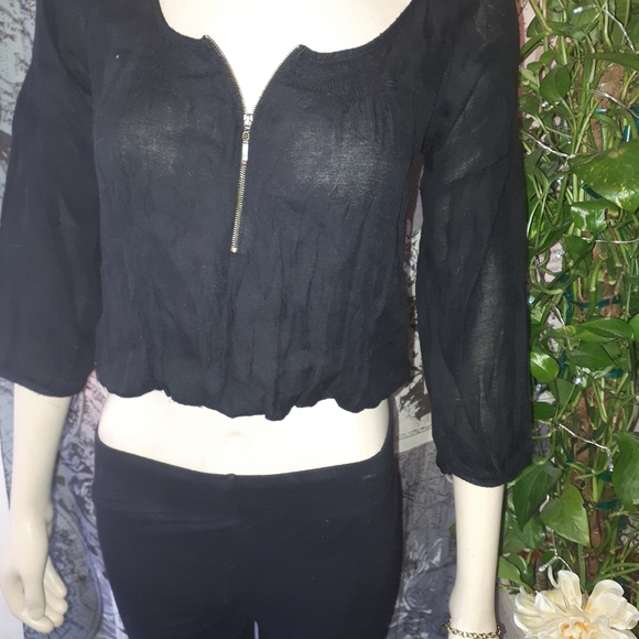 All womens size small - Picture 4 of 7